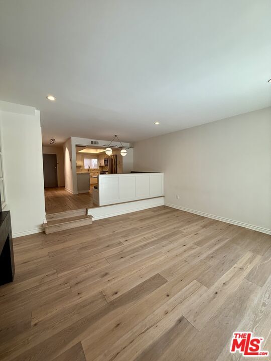 Building Photo - 853 Larrabee St