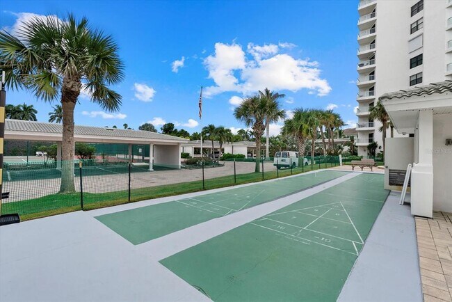Building Photo - 1000 Longboat Club Rd