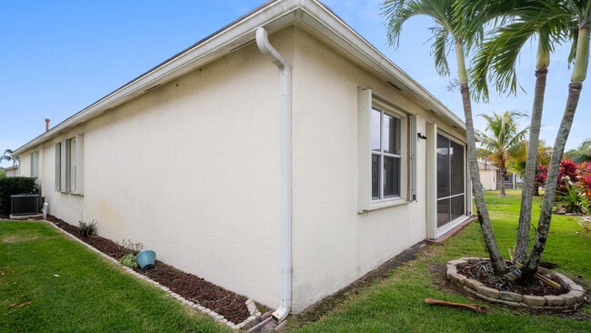Building Photo - 222 Manatee Springs Way