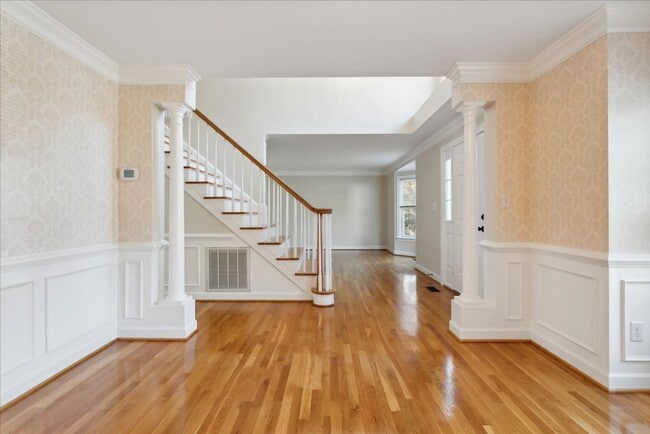 Building Photo - Kingsmill Gem