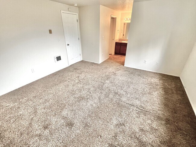 Building Photo - GREEJ03