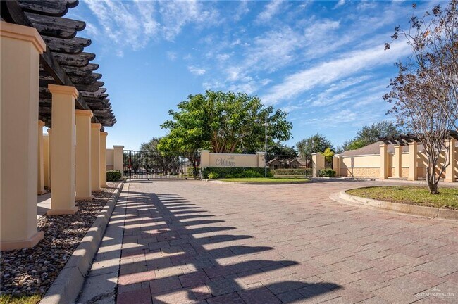 Building Photo - 27 El Rancho Rd