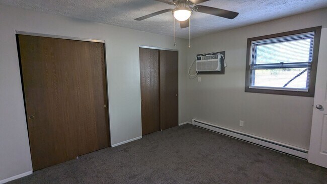 Building Photo - MN Cedar Village (809)