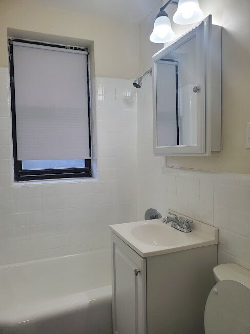 Building Photo - 9 Victory Rd