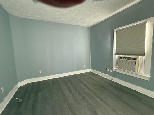 Building Photo - Beautifully remodeled 2 bedroom with HUGE ...