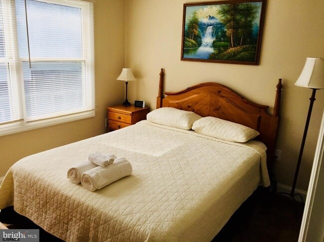 Building Photo - 10 Caravel Ct