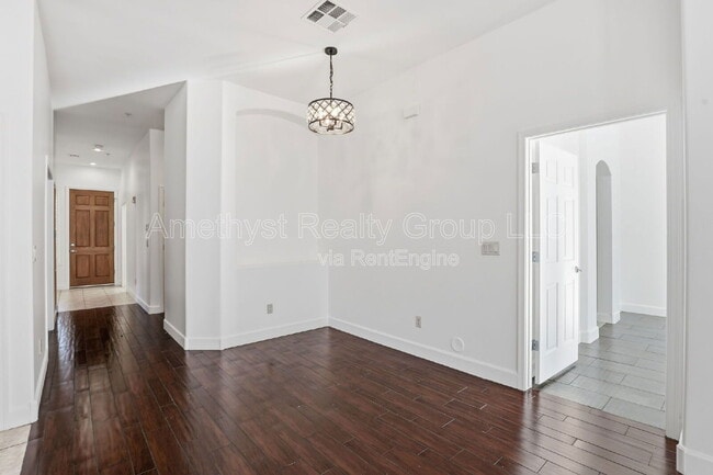 Building Photo - 14000 N 94th St