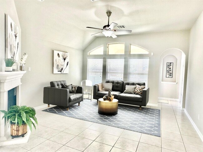 Building Photo - 1017 Hillrose Dr