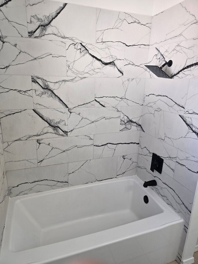 Building Photo - What!!! Less than $1.00 per square foot!!! Nice size 4 Bedroom  2 Bath with 2 living areas in the...