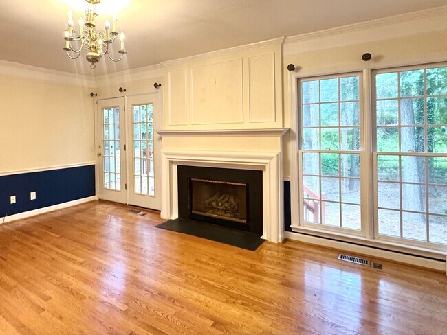 Building Photo - 4 Bed | 2.5 Bath House in Chapel Hill