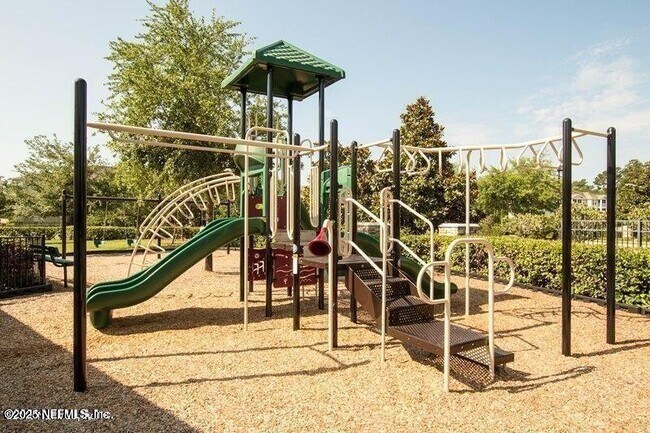 Building Photo - 4210 Highwood Dr