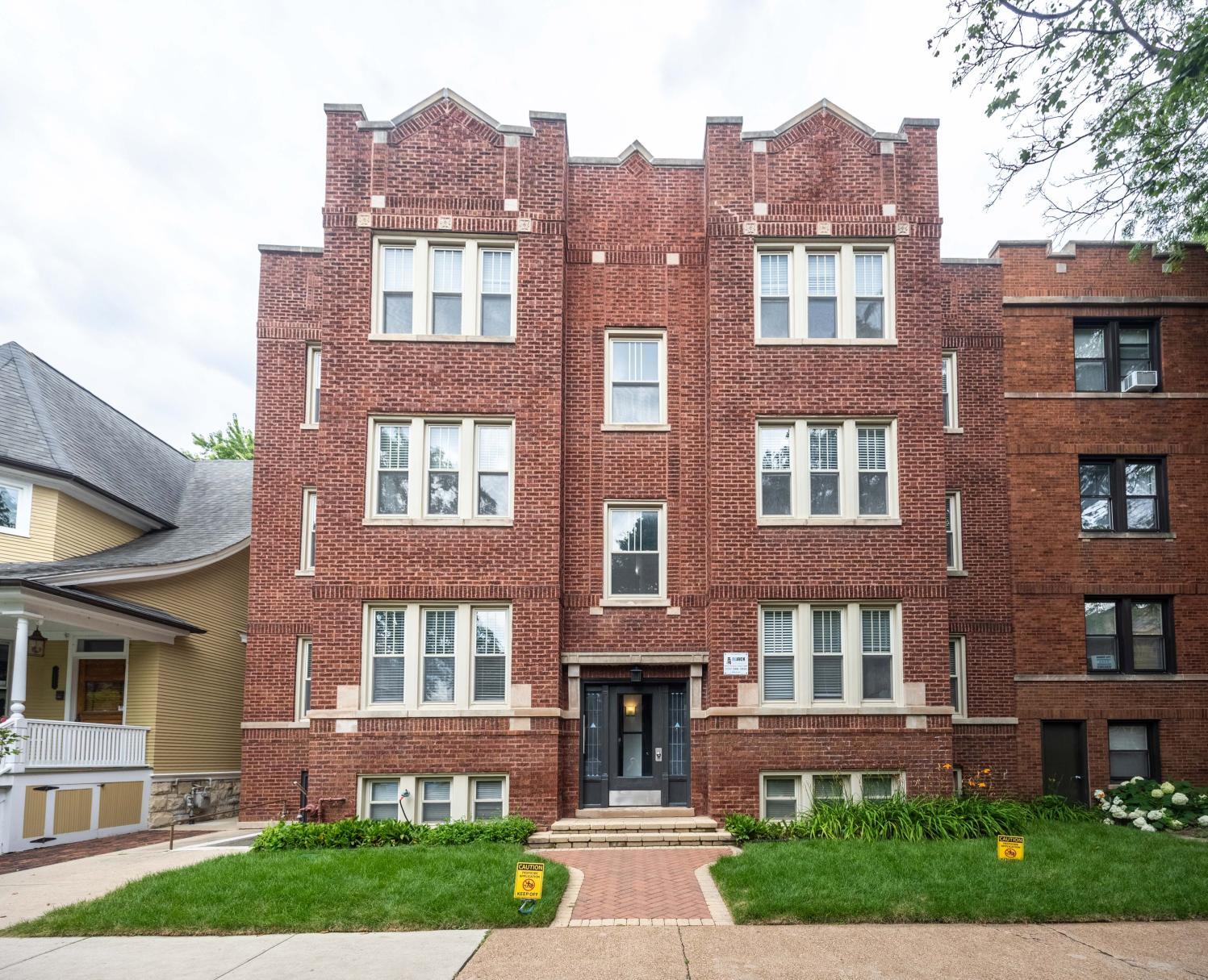 Building Photo - 5450 N Paulina St