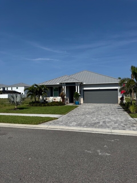 Building Photo - 697 Clearwater Ave