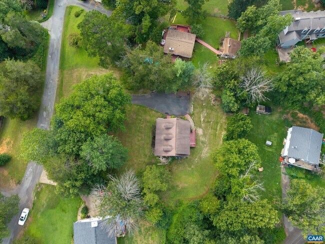 Building Photo - 497 Sunset Dr