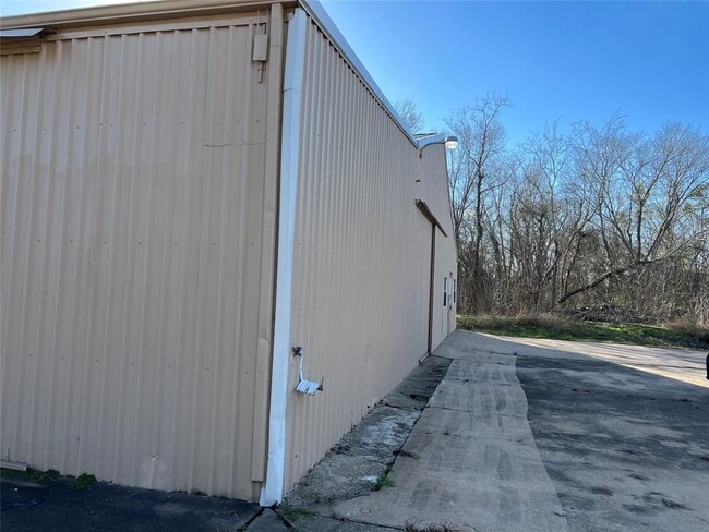 Building Photo - 7006 Bailey Rd