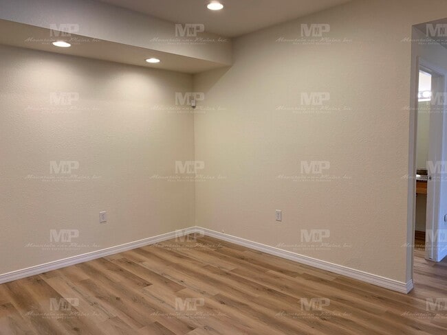 Building Photo - 2133 Krisron Rd