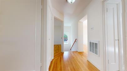 Building Photo - Beautiful 2 Bedroom 1.5 Bathroom with a Ga...