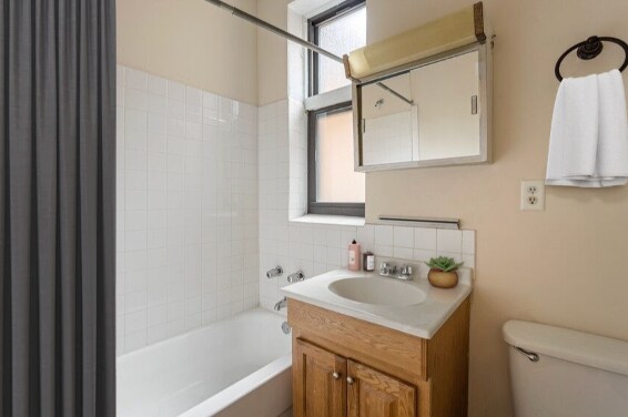 Building Photo - 3523 N Racine Ave