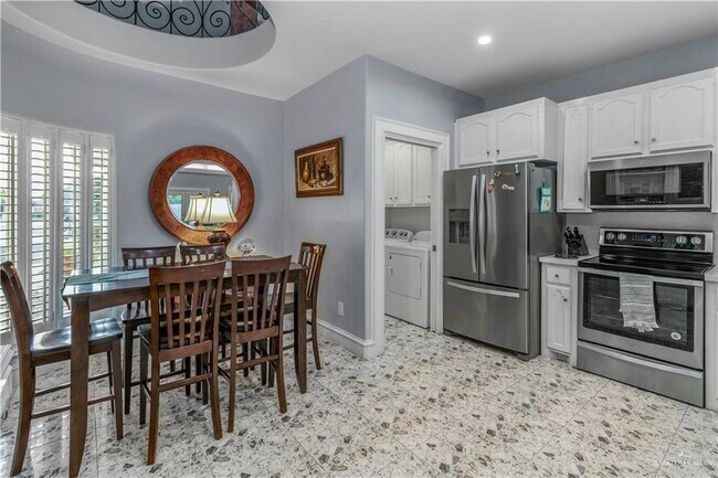 Building Photo - 21 Easy St