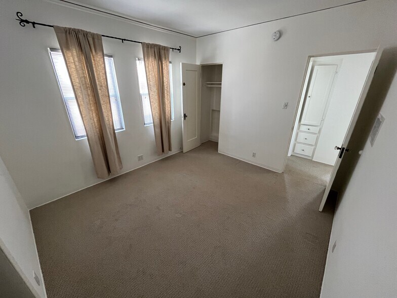 Bedroom windows & small closet - 1617 California Ave