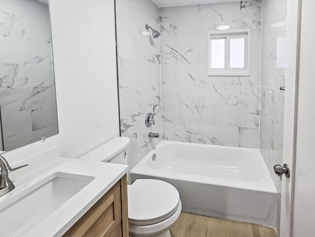 Building Photo - Updated Two Bedroom, One Bath Duplex located Near Downtown Palmetto