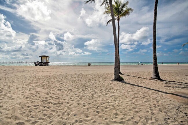 Building Photo - 801 S Ocean Dr