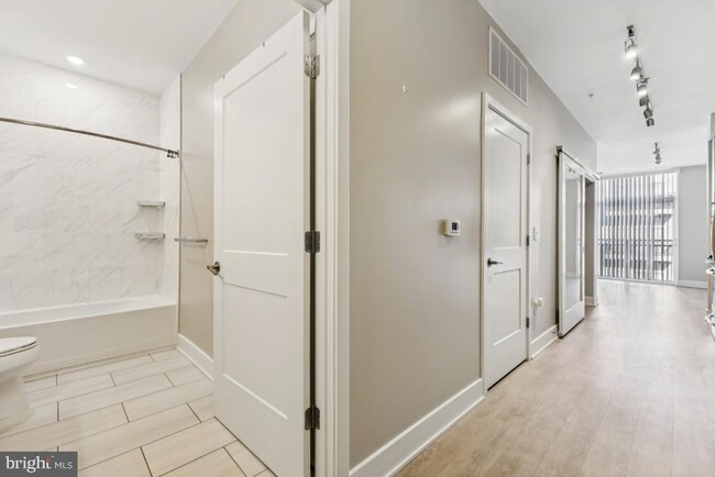 Building Photo - 145 Riverhaven Dr