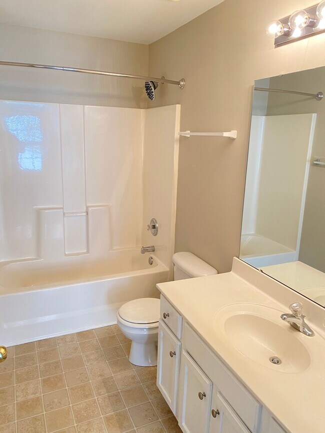 Building Photo - Three Bedroom Townhome In Caldwell Station With primary Bedroom On Main