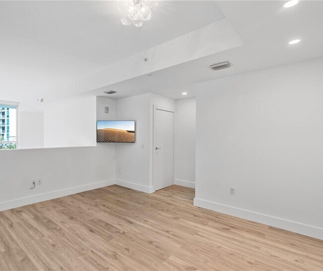 Building Photo - 1080 Brickell Ave