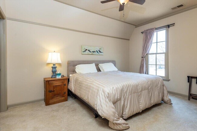Building Photo - 5208 Prairie Sky Dr
