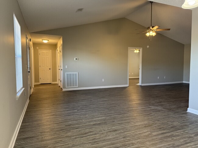 Building Photo - 862 Lyndsi Ln