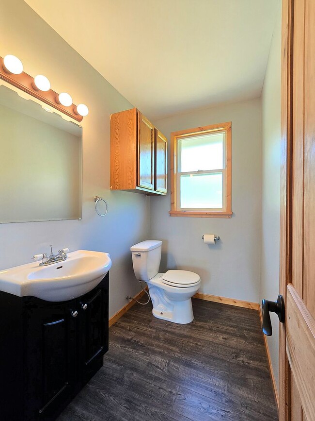 Building Photo - 3 Bedroom Home in Marysville Now Available!