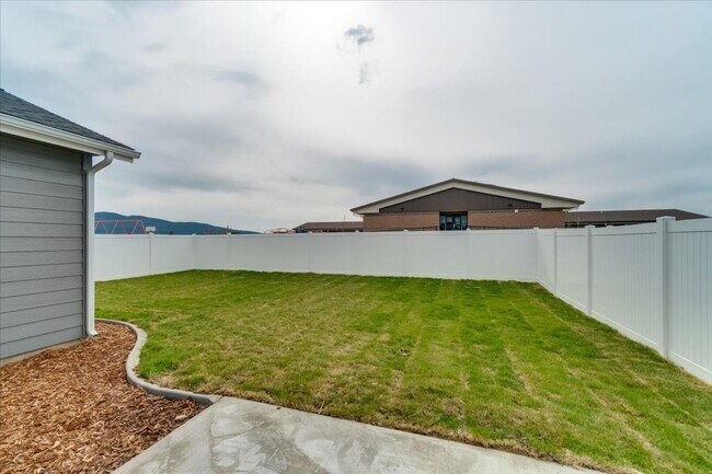 Building Photo - Charming 3 Bed and 2 Bath Home