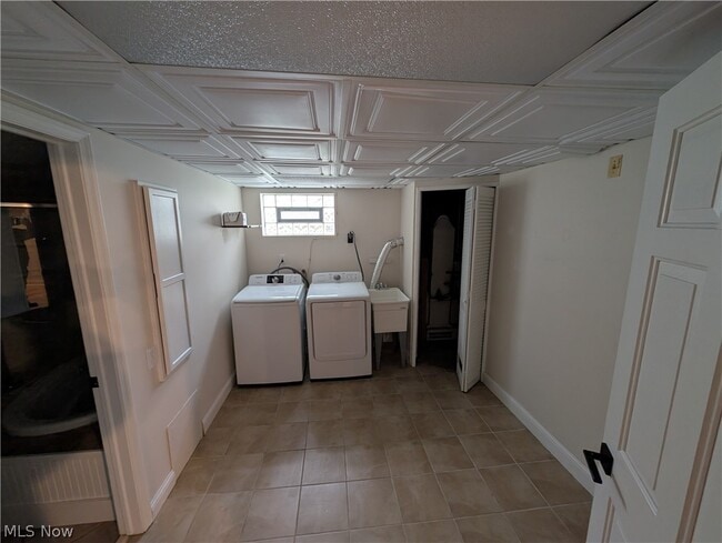 Building Photo - 8645 Courtland Dr