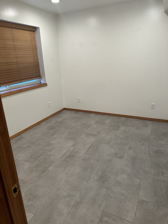 Building Photo - 2009 Maurice Ave