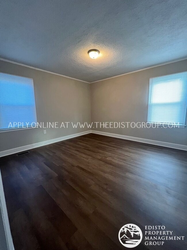 Building Photo - 1161 Chestnut St