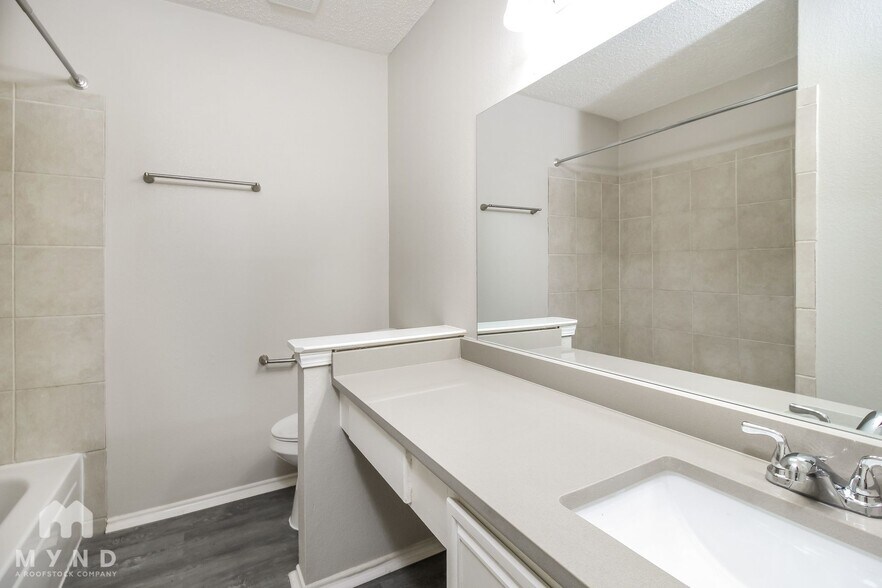 Building Photo - 5211 Livermore Dr