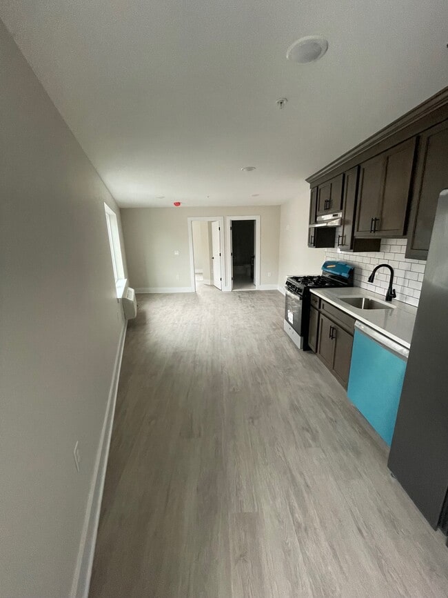 Building Photo - 520 Ferry St