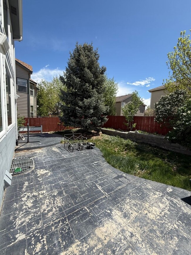 Building Photo - Your Colorado Oasis Awaits! 4 Bed, 3.5 Bath Home with Modern Amenities next to open space