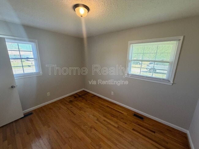 Building Photo - 707 Ward Dr