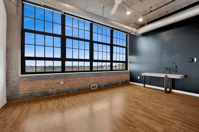 Building Photo - 3963 W Belmont Ave