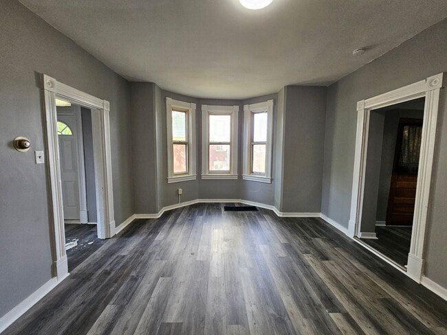 Building Photo - 2 bed 1 bath house for rent in Carrick !