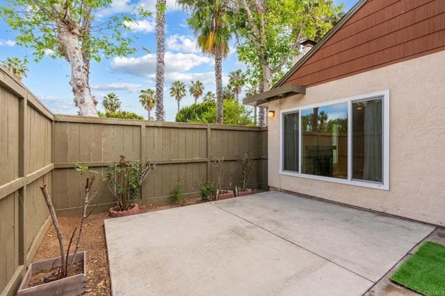 Building Photo - 10575 Caminito Glenellen