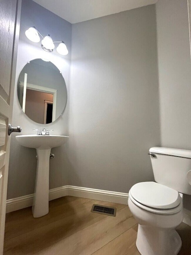 Building Photo - Newly Remodeled 4 Bedroom, Wilsonville, OR