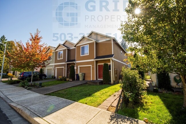 Building Photo - Beautiful 3BR Townhome