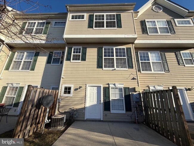 Building Photo - 22976 Fontwell Square