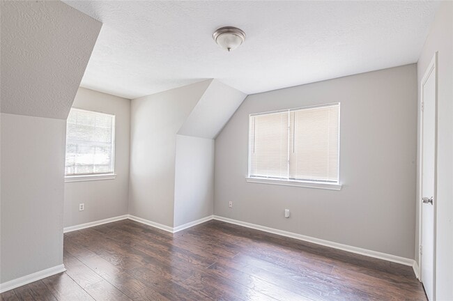 Building Photo - 5134 Cotter Ln