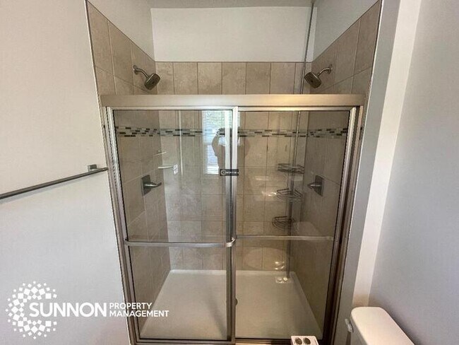 Building Photo - 3 Bed 2.5 Bath Townhome in Riverbend