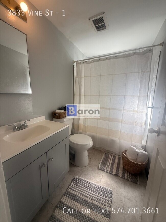 Building Photo - 3833 Vine St