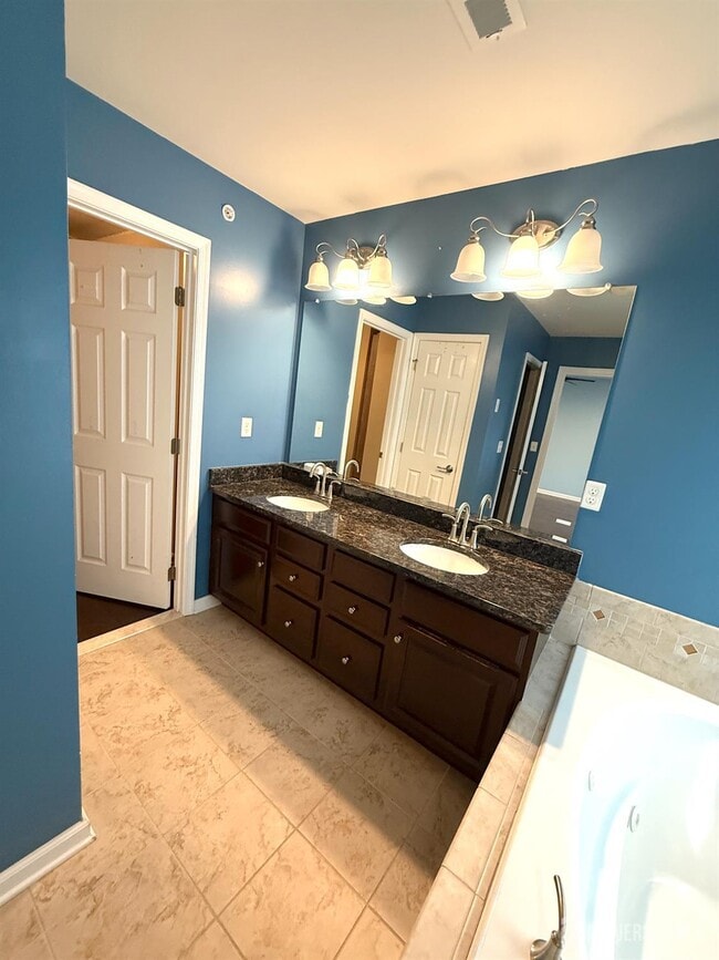 Building Photo - 1305 Hudson Cir